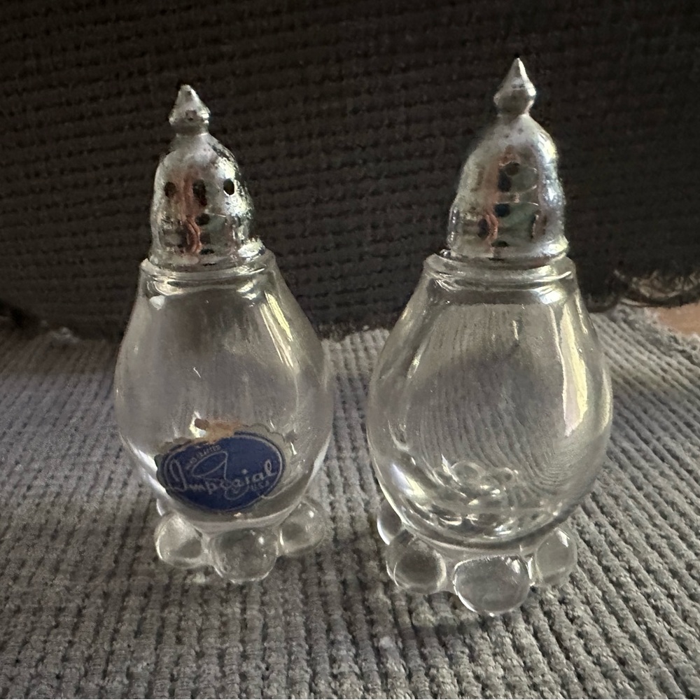 VINTAGE Imperial Salt and Pepper shaker set🧂
